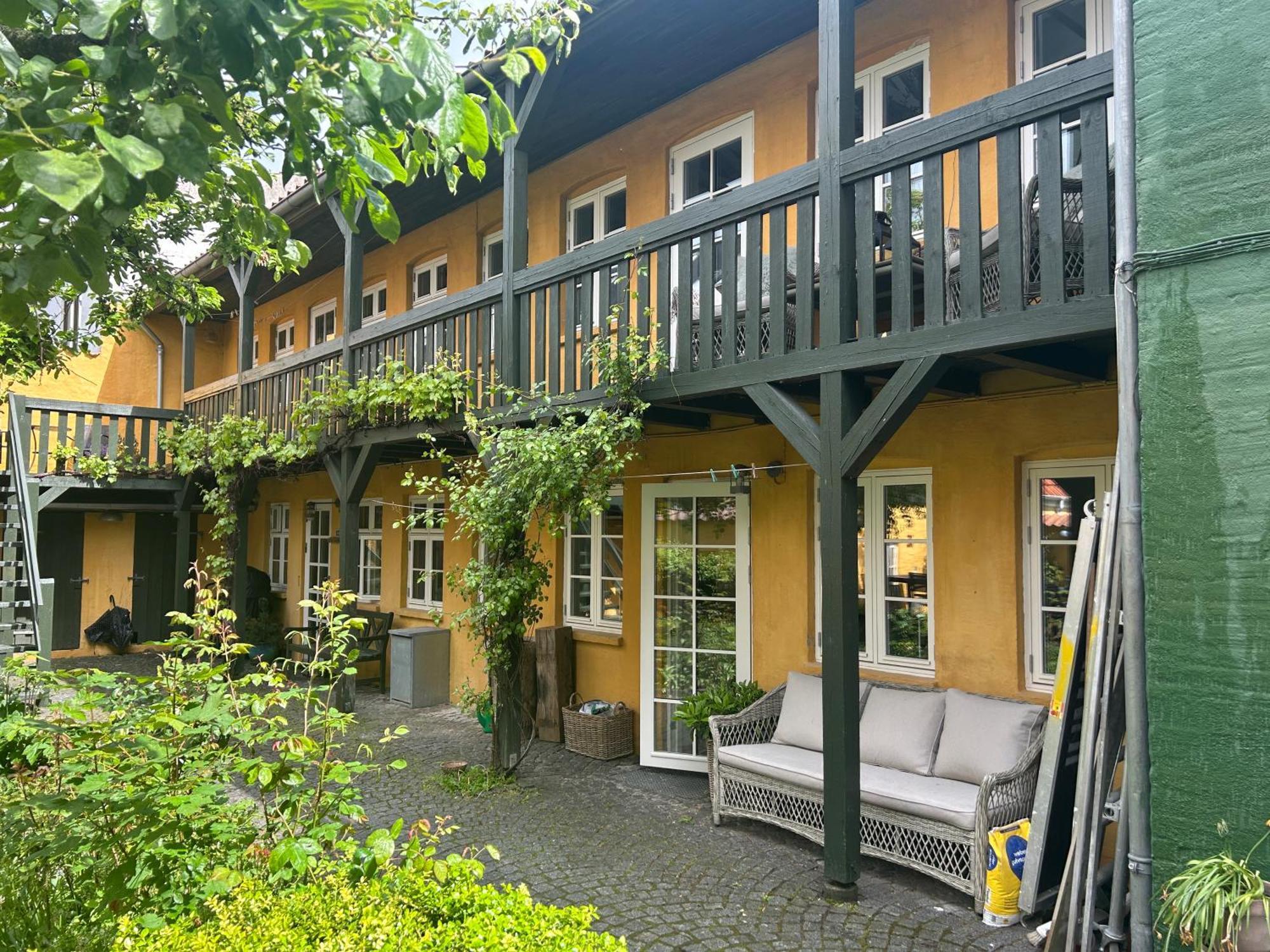 Apartamento Vidunderligt Hus M/Egen Gardhave - Midt I Centrum Aalborg Exterior foto